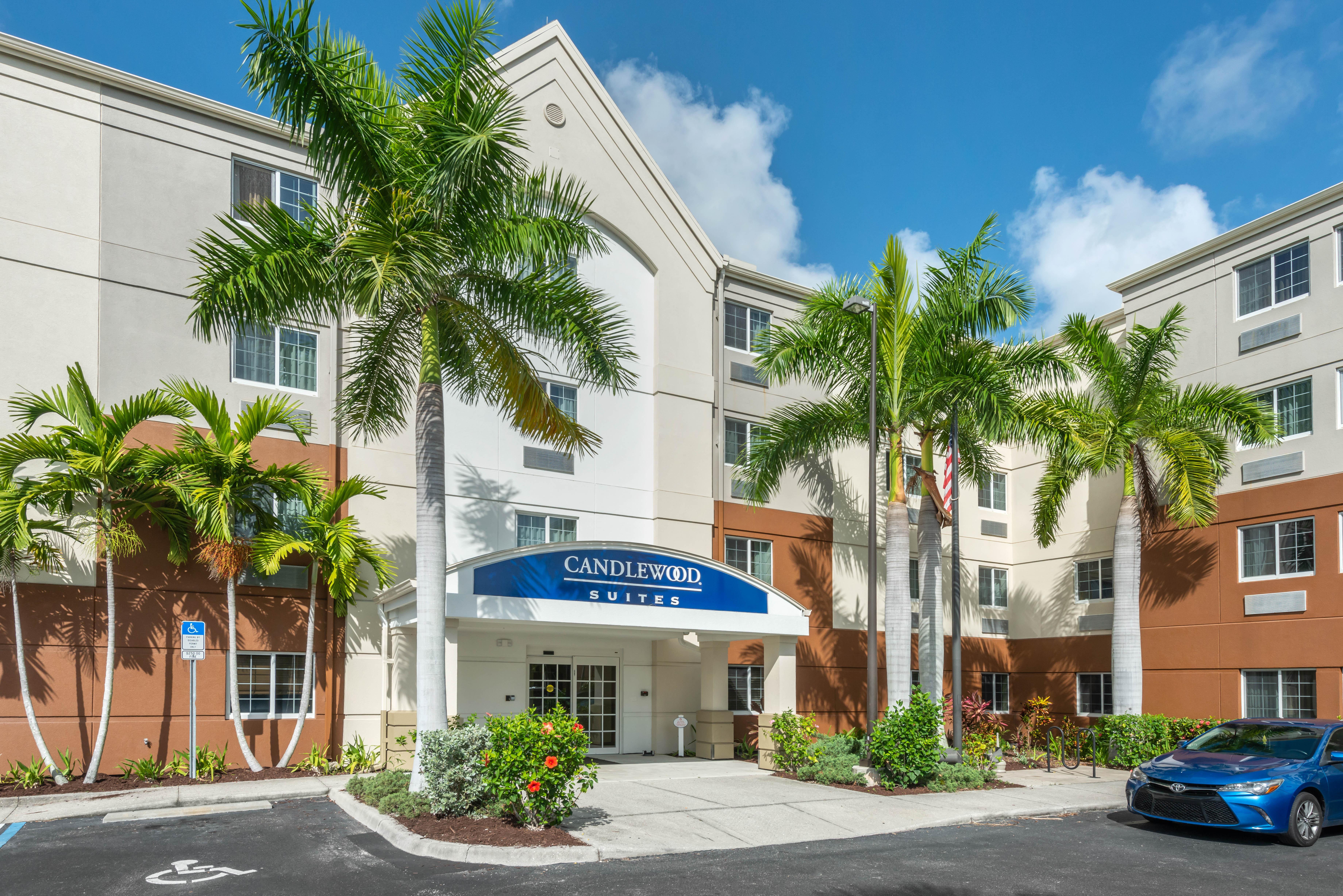 Candlewood Suites Fort Myers/Sanibel Gateway By Ihg Exterior foto