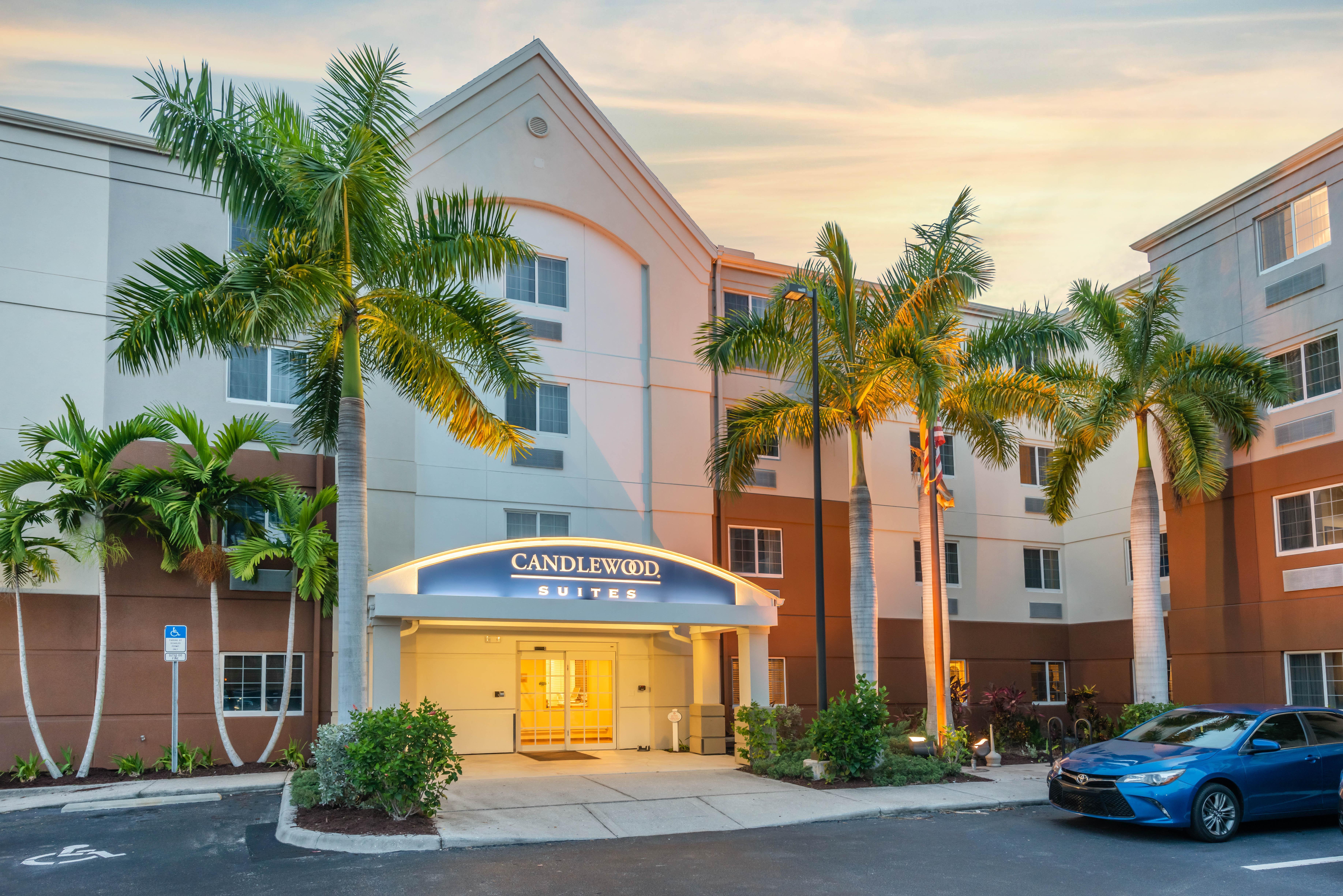 Candlewood Suites Fort Myers/Sanibel Gateway By Ihg Exterior foto