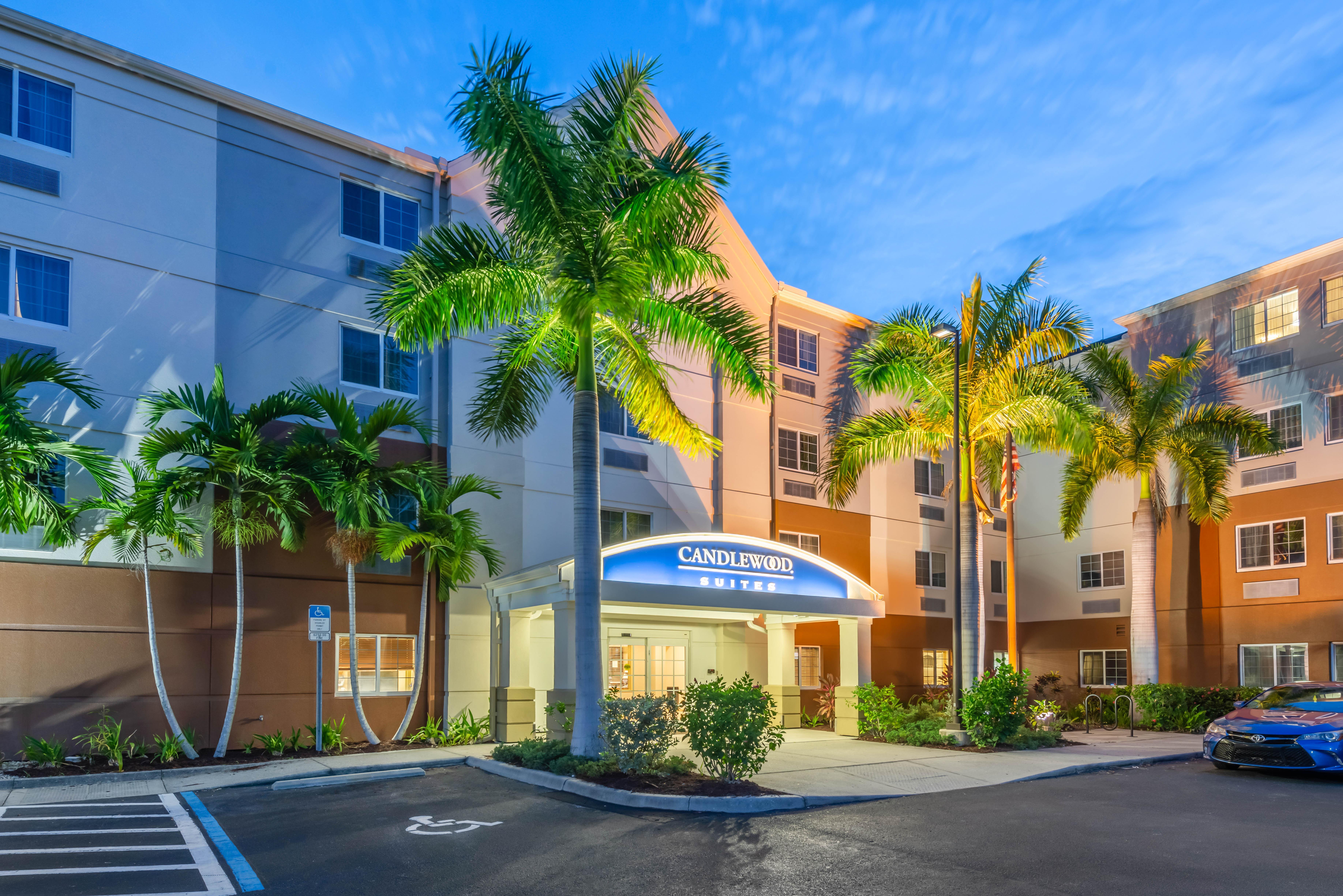 Candlewood Suites Fort Myers/Sanibel Gateway By Ihg Exterior foto