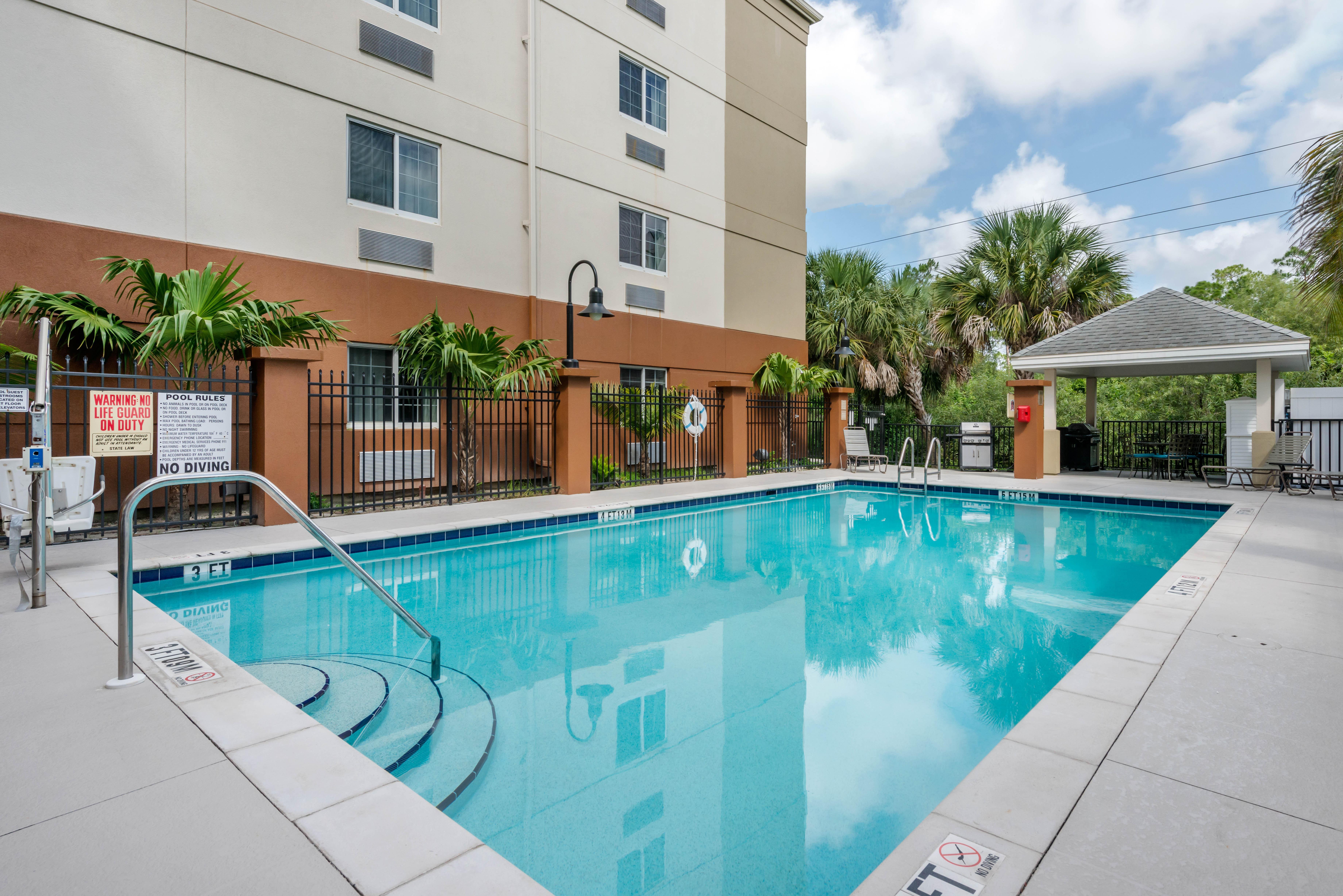 Candlewood Suites Fort Myers/Sanibel Gateway By Ihg Exterior foto