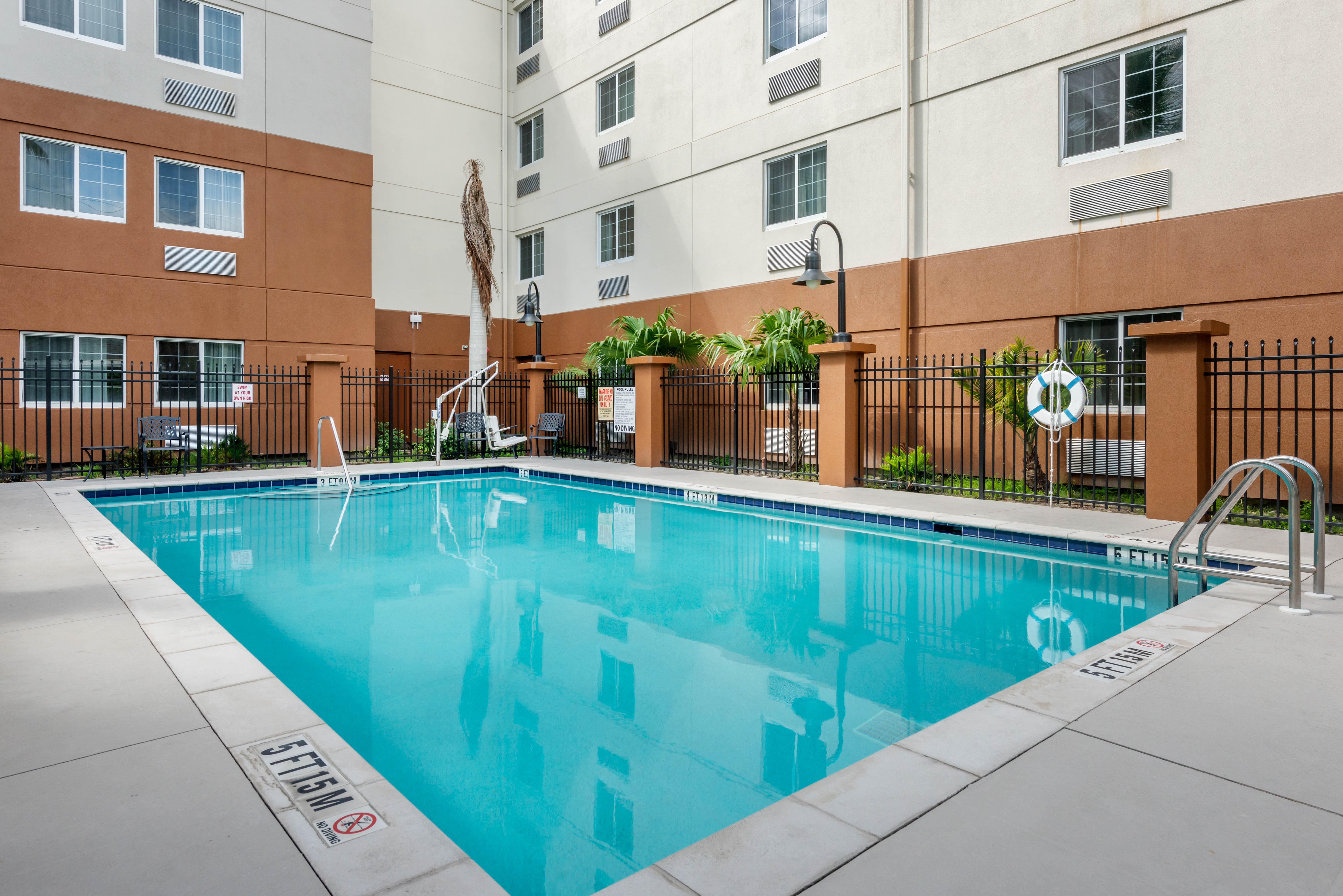 Candlewood Suites Fort Myers/Sanibel Gateway By Ihg Exterior foto