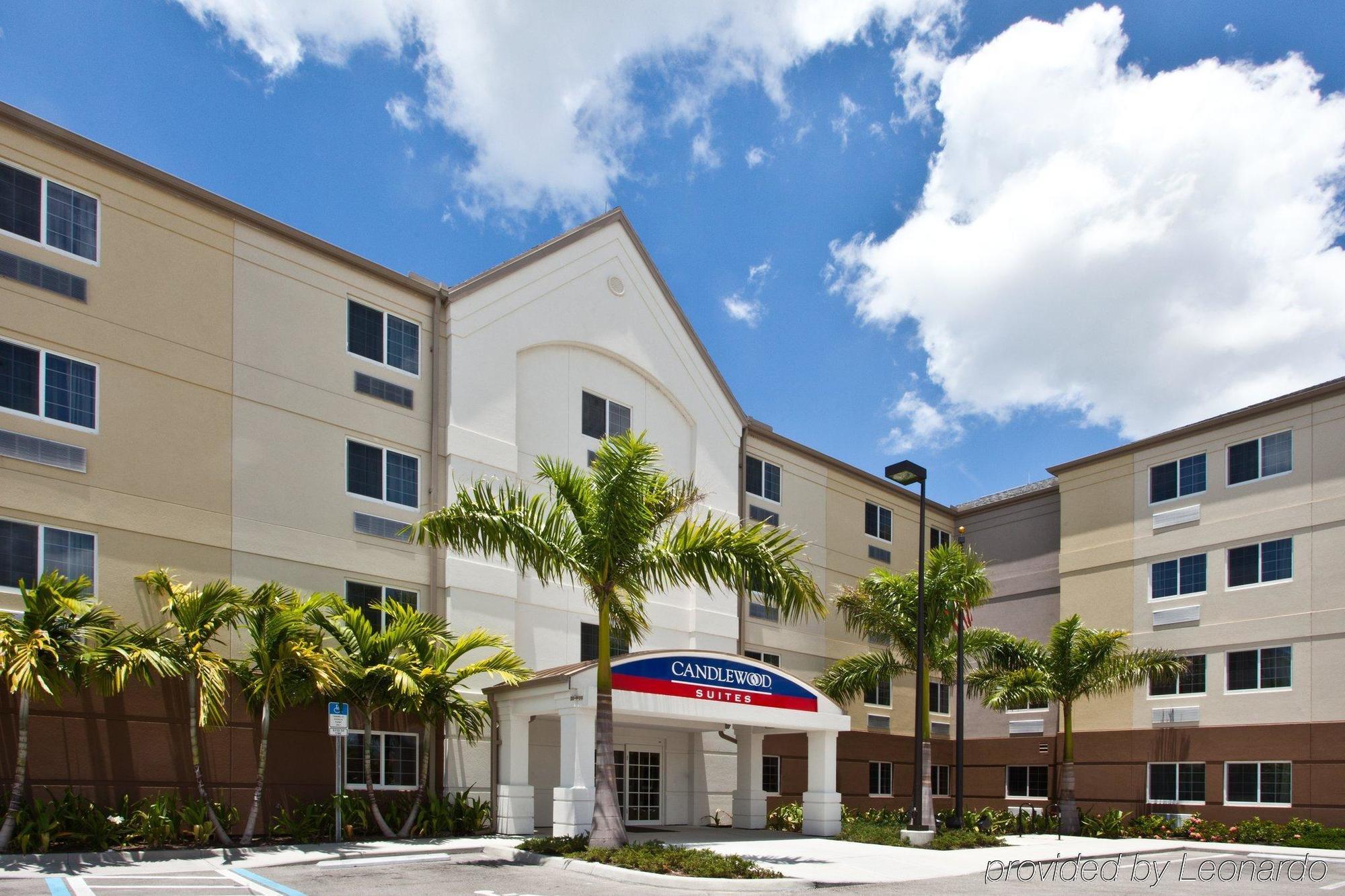Candlewood Suites Fort Myers/Sanibel Gateway By Ihg Exterior foto