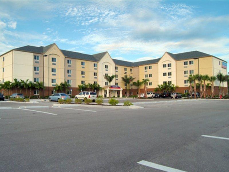 Candlewood Suites Fort Myers/Sanibel Gateway By Ihg Exterior foto